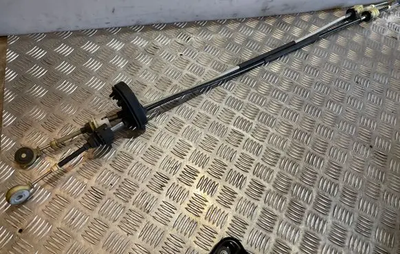 Opel Cascada Gear shift cable linkage 55488637