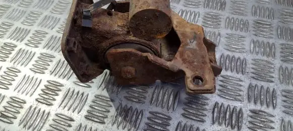 Mitsubishi Colt Engine mount bracket mb871602