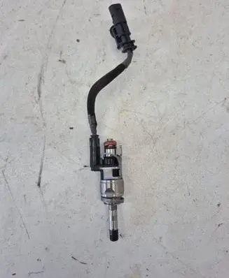 Volvo XC90 Fuel injector 31432778