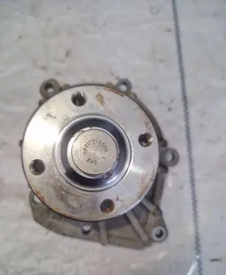 Toyota Land Cruiser (HDJ90) Water pump 