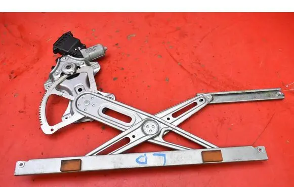 Toyota Auris 150 Front door window regulator with motor 8570202020
