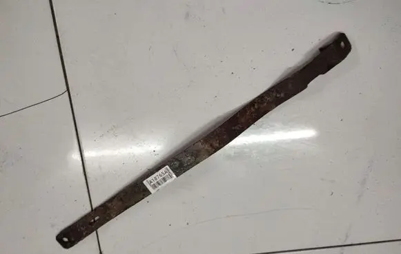 Suzuki Swift I Fuel tank mounting bracket 