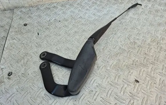 Mercedes-Benz CLS C219 Front wiper blade arm A2118200444