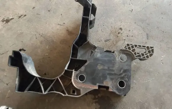Renault Scenic II - Grand scenic II Front bumper mounting bracket 8200137496
