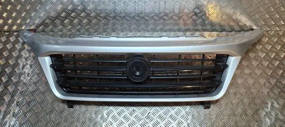 Front bumper upper radiator grill