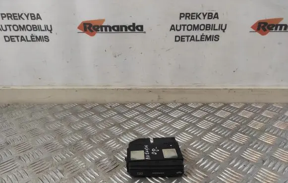 Toyota Avensis T250 Windscreen/window heater switch 8479005130C
