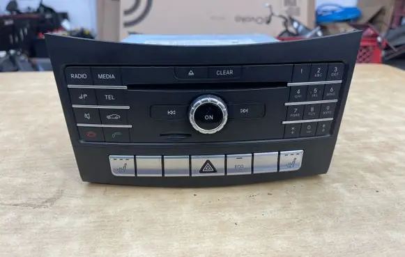 Mercedes-Benz E W212 Radio/CD/DVD/GPS head unit A2189024301