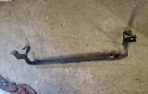 Volvo V40 Radiator mount bracket