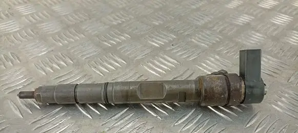 Audi A8 S8 D3 4E Fuel injector 0445110158 057130277M