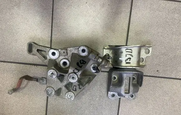 Peugeot Boxer Gearbox mounting bracket