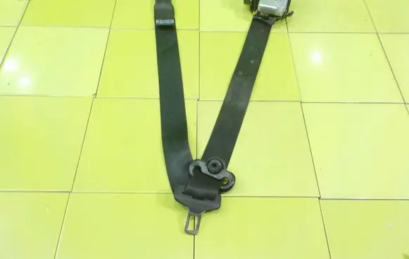 Ford Focus Front seatbelt BM5161294ADW XP213