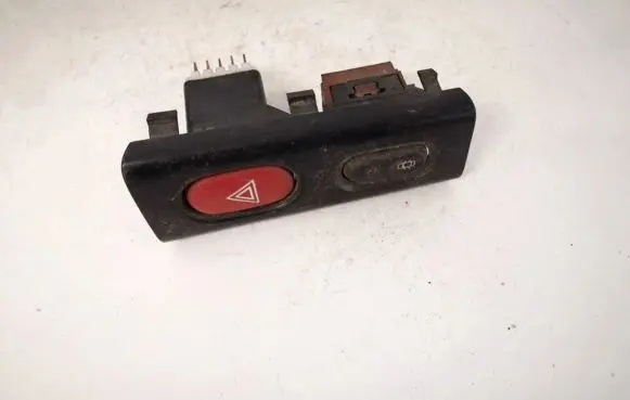 Renault Laguna I Hazard light switch 822955