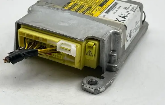 Toyota Avensis T270 Airbag control unit/module 219122103 8917005250