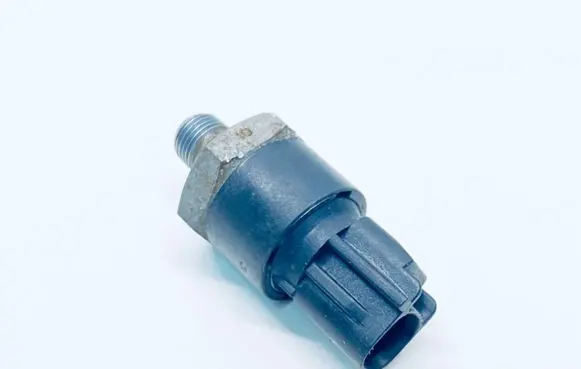 Toyota Aygo AB40 Oil pressure sensor 8353028020