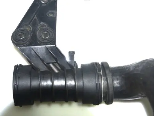 Mercedes-Benz CLK A209 C209 Intercooler hose/pipe A2035200095