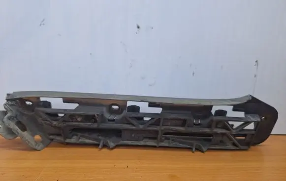 Front bumper mounting bracket