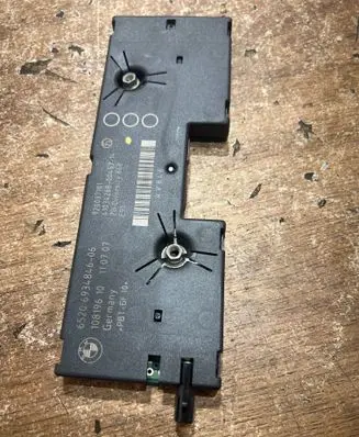 BMW 3 E90 E91 Aerial antenna amplifier 6934846 10819610 110707
