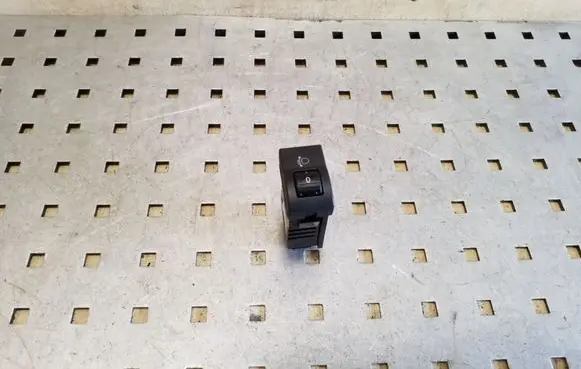 Mazda 3 I Headlight level height control switch BP4K666F0