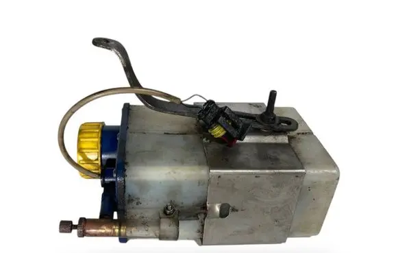 Lexus RX 300 Power steering fluid tank/reservoir J01310