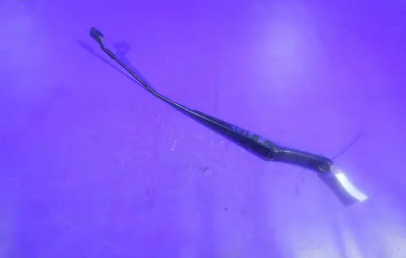 Seat Ibiza IV (6J,6P) Front wiper blade arm 6J1955410