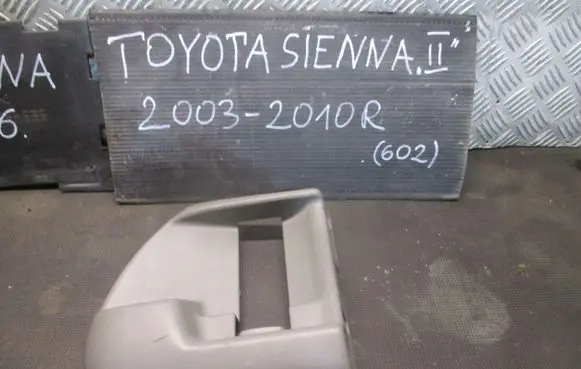 Toyota Avensis T250 Loading door exterior handle/bracket 