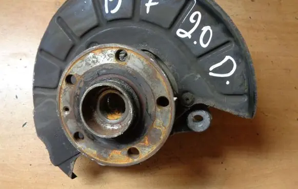 Volkswagen PASSAT B7 Front wheel hub