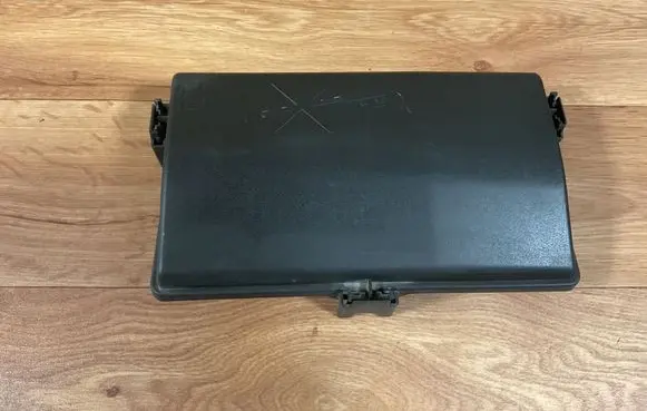 Opel Insignia A Fuse box cover 13222784 544949969