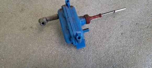 Audi 100 S4 C4 Central locking vacuum pump 4A0862153A