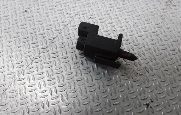 BMW 5 E39 Vacuum valve 72234100