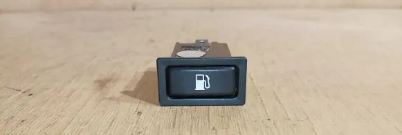 Toyota Avensis T250 Fuel tank opening switch 156795