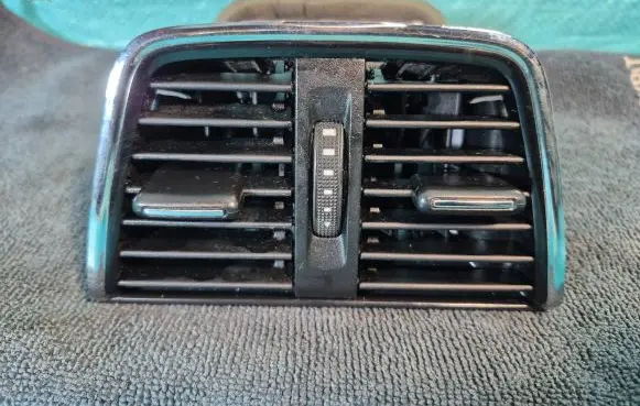 Rear air vent grill