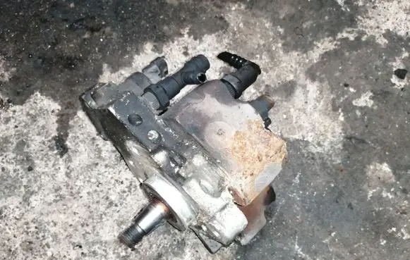 Renault Trafic II (X83) Fuel injection high pressure pump 0445010075