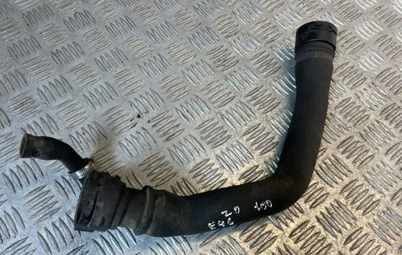 Coolant pipe/hose