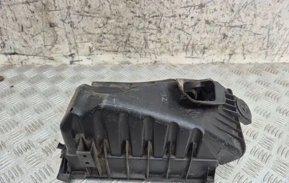 Audi A4 S4 B7 8E 8H Air filter box cover 03G133835B