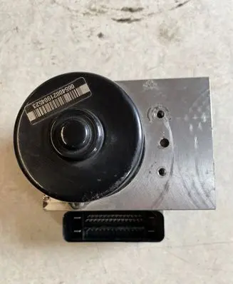 Volvo V70 ABS Pump P08671225 8671224 6840