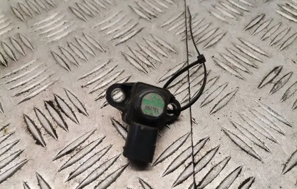 Mercedes-Benz E W211 Air pressure sensor a0051535028