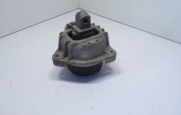 Engine mount bracket