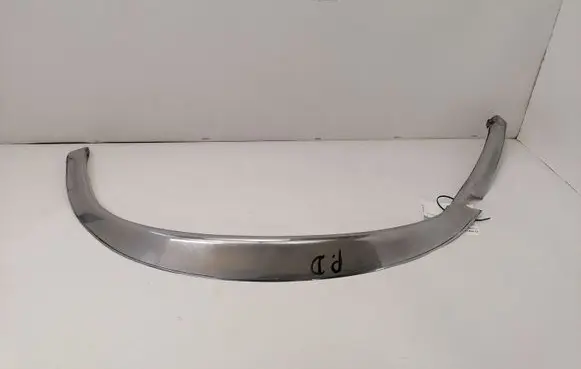 Mercedes-Benz S W116 Front arch trim 