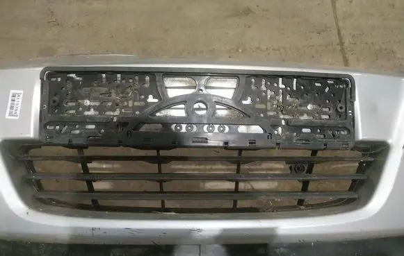 Opel Astra H Front bumper lower grill