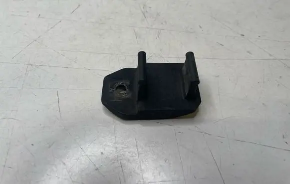 BMW 5 E39 Radiator mount bracket 17403152