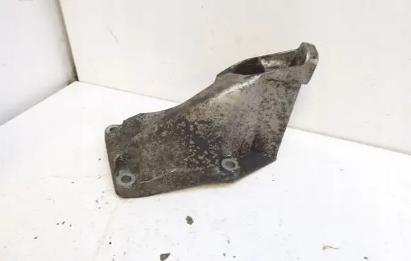 Volkswagen PASSAT B5 Engine mounting bracket 8D0199307P