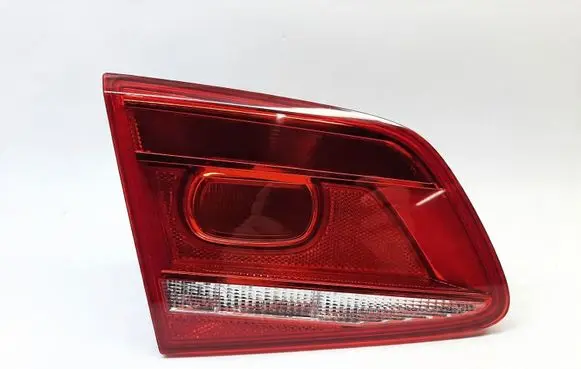 Volkswagen Passat Alltrack Tailgate rear/tail lights 3AE945093K