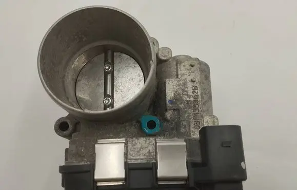 Volkswagen Golf VII Throttle valve 03F133062B