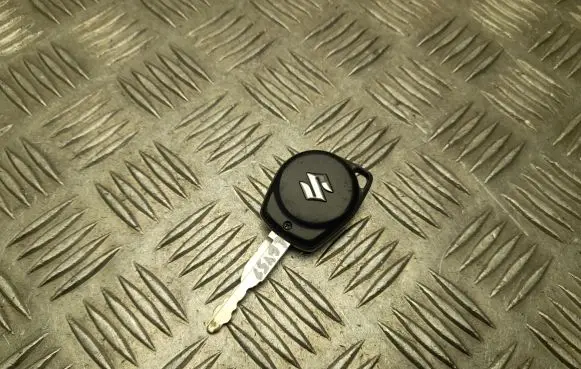 Suzuki Vitara (LY) Ignition key/card 064