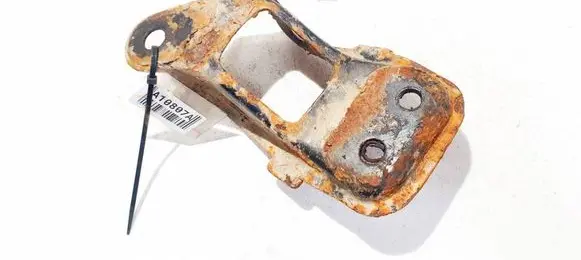 Subaru Legacy Bracket in trunk/boot 