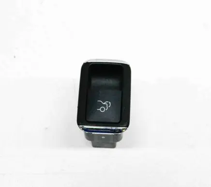 Mercedes-Benz E W212 Tailgate/boot open switch button A2128204410 03139150