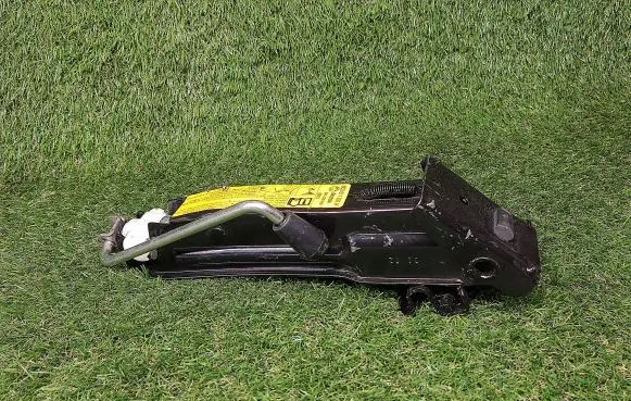 Skoda Fabia Mk2 (5J) Lift Jack 6Q0011031H