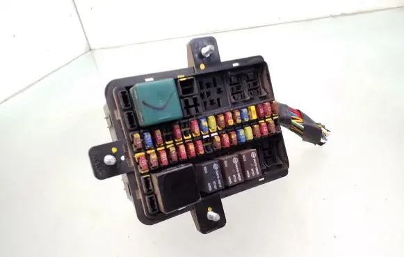 SsangYong Kyron Fuse module 8210109080 20050831 09E5088