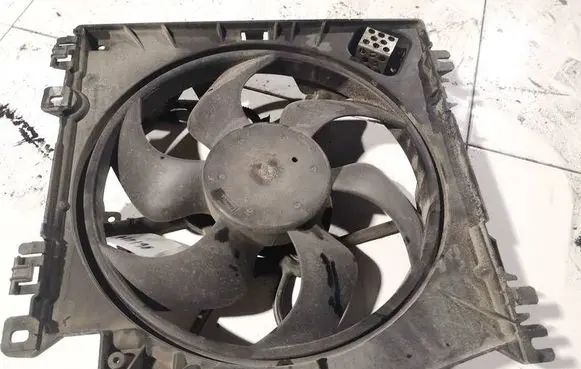 Nissan Note (E11) Radiator cooling fan shroud