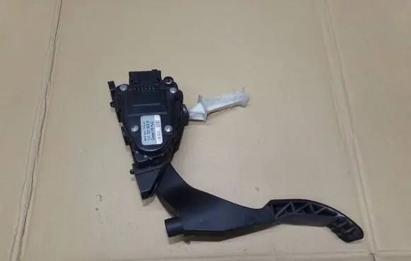 Audi A3 S3 8L Accelerator throttle pedal 1J1721503H